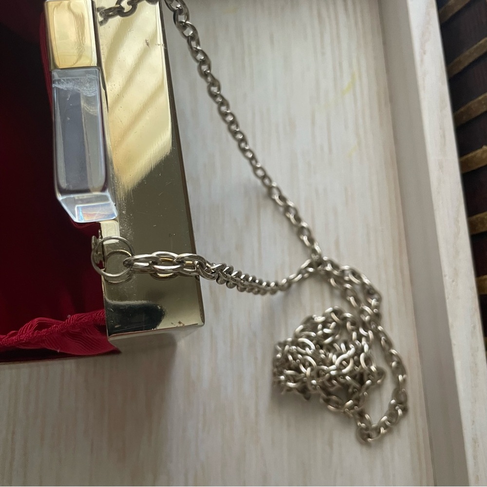 Metal quilted clutch with bow and chain strap - Picture 10 of 12